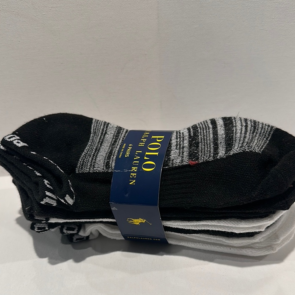 NWT Polo Ralph Lauren (6) Pack Ankle High Men’s Socks in Black, White and Gray.